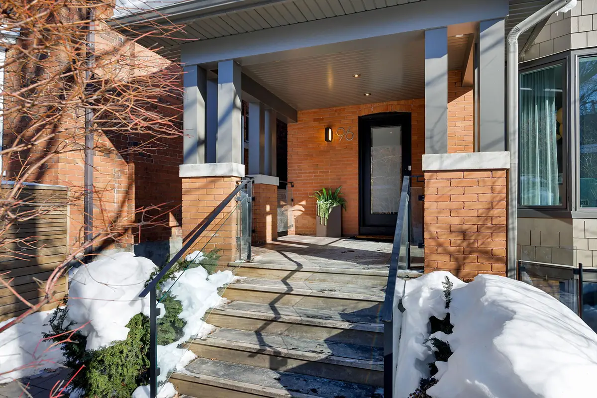 96 Summerhill - Front Entry