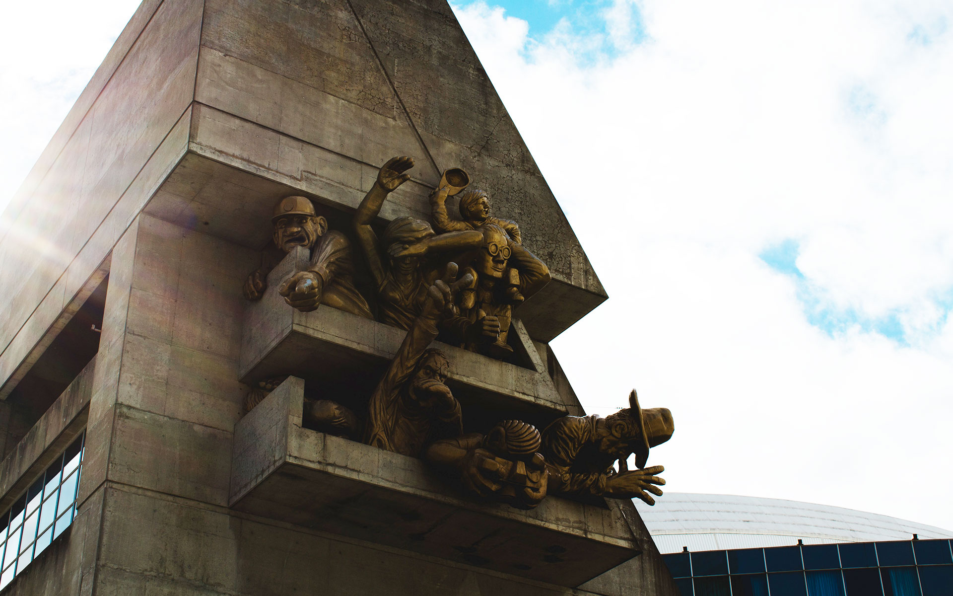 Downtown Toronto sculpture on building.