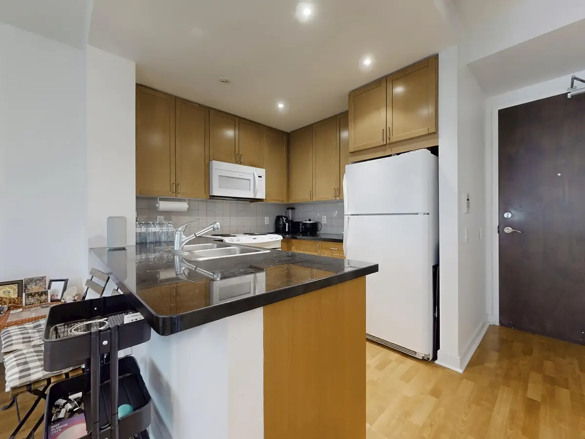 1612-85 Bloor St. E., Toronto, Ontario