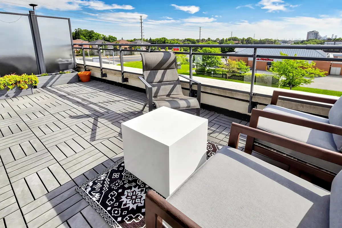 TH114-12 Woodstream, 3-storey balcony