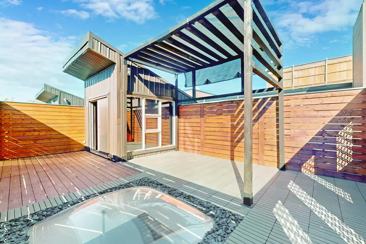 124-326 Carlaw Ave, Toronto - Large roof top patio.