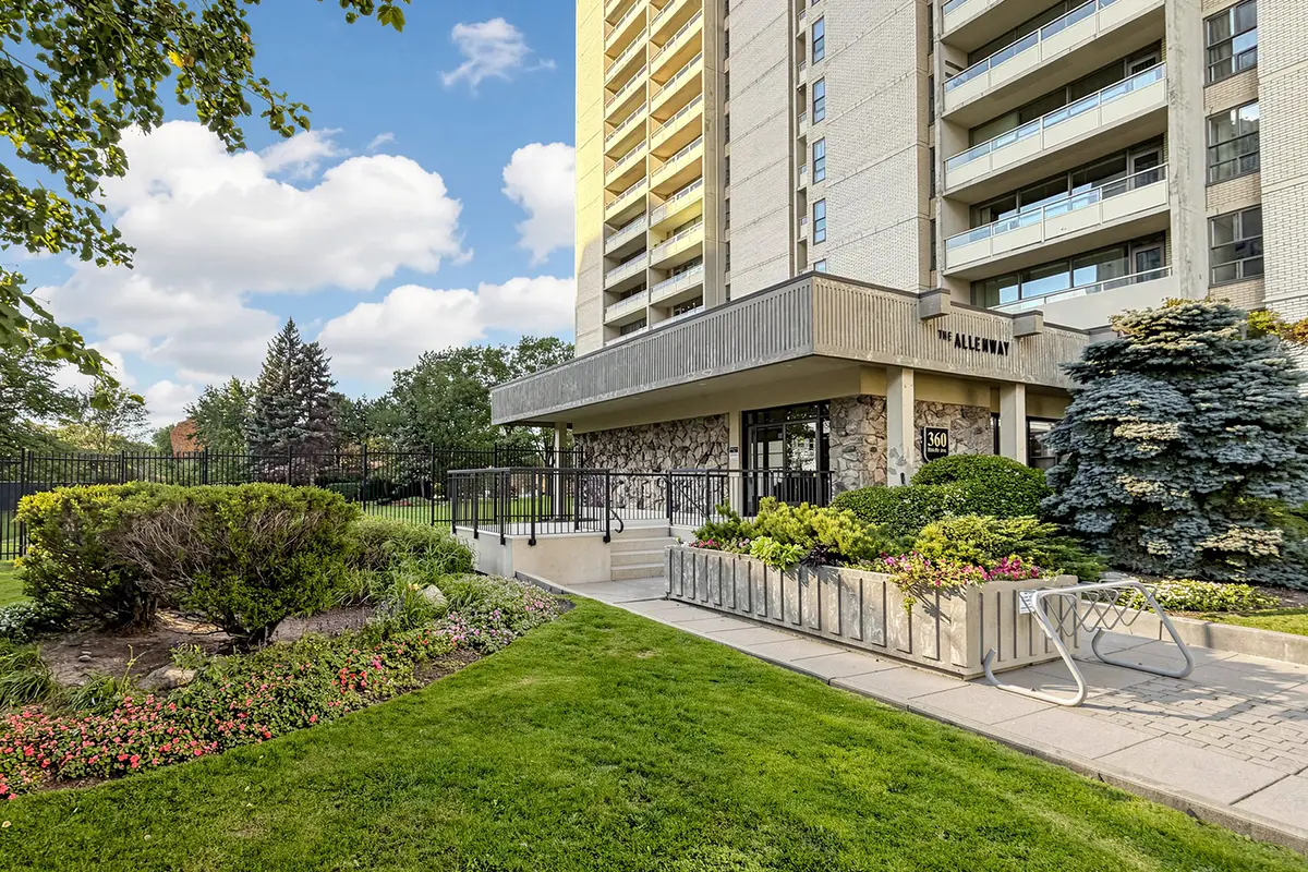 2301-360 Ridelle Ave, Front Entry